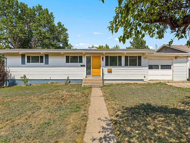 1321 Eagle View Dr — Photo 1