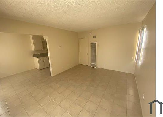 3rd image of 13554 Cantlay St #8