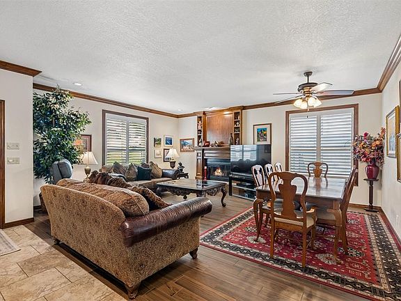 3rd image of 900 Carfax Rd