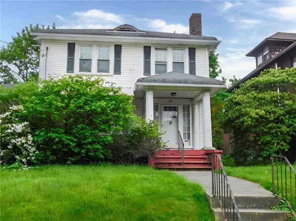 895 Alcoma St, Sharon, PA 16146