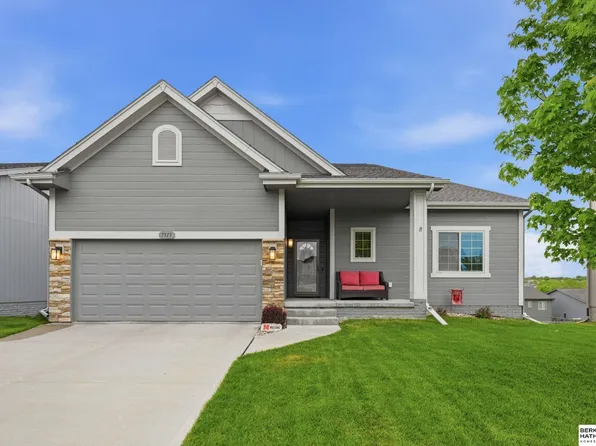 7513 N 90th St, Omaha, NE 68122