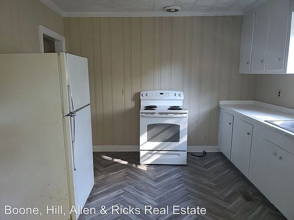4th image of 110 Brown Dr