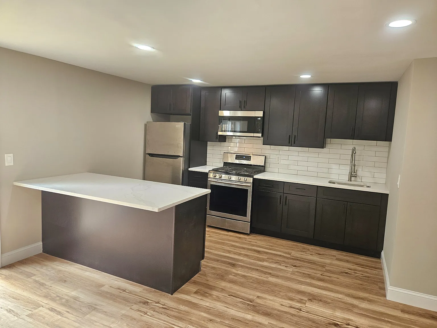 427 5th St — Photo 1