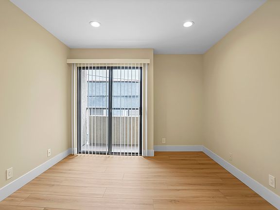 3rd image of 1207 N Columbus Ave APT 203