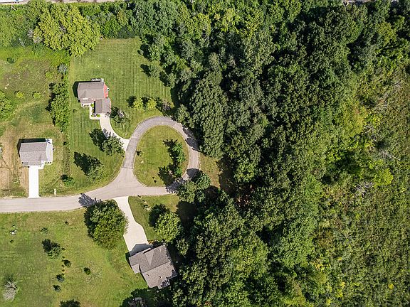 3rd image of 5 Bentwood Dr