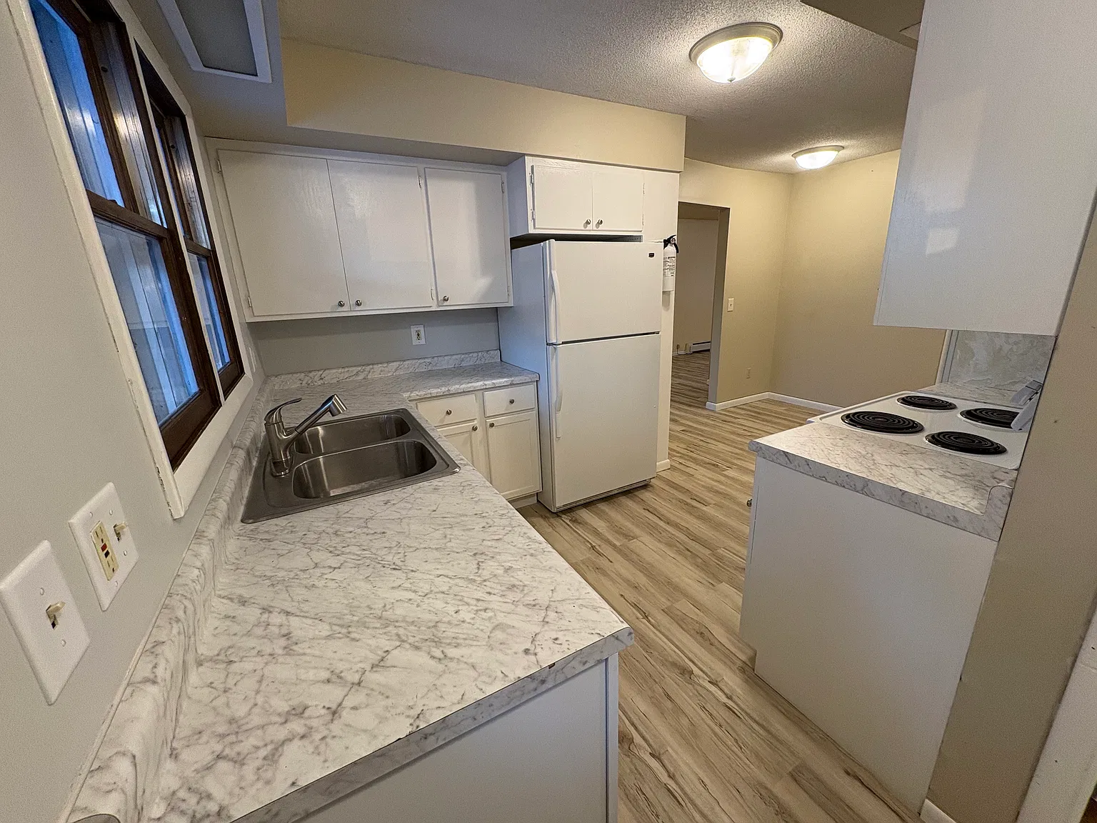 5 bed, 2784 sqft, $2,200 — Photo 2