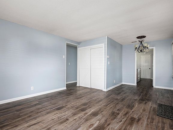 4th image of 2401 W Barcelona Dr