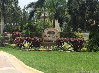 12882 Grand Oaks Dr, Davie, FL 33330