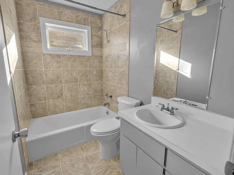 2423 S Wakefield Dr — Photo 4
