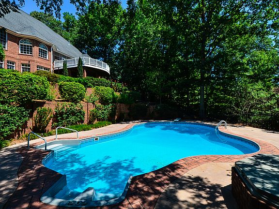 5th image of 10 Pine Valley Ct