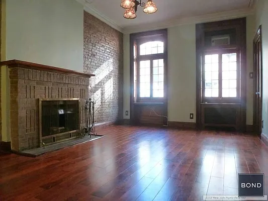 Rented by Bond New York | media 9