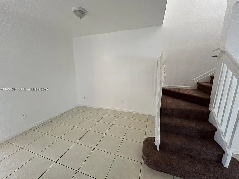 SE 26th Ct — Photo 5