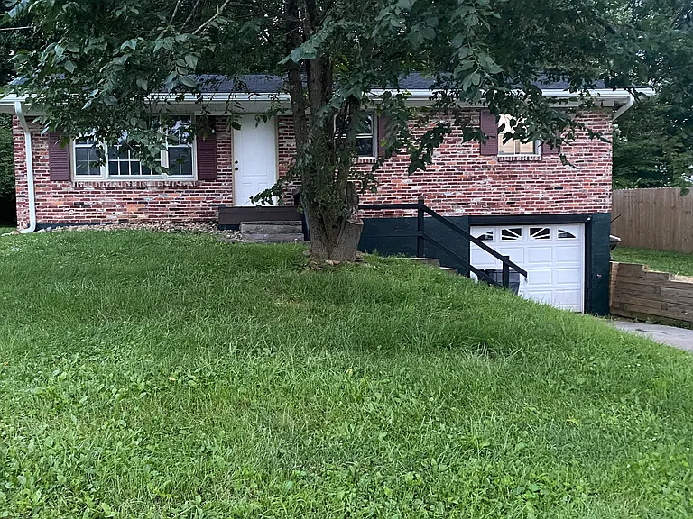 176 Springdale Rd — Photo 3