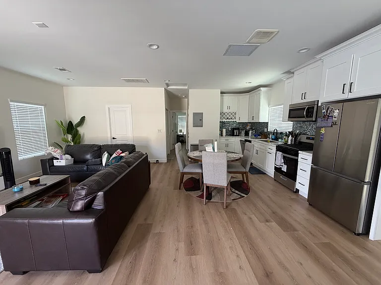 7823 Santa Monica Ave — Photo 8