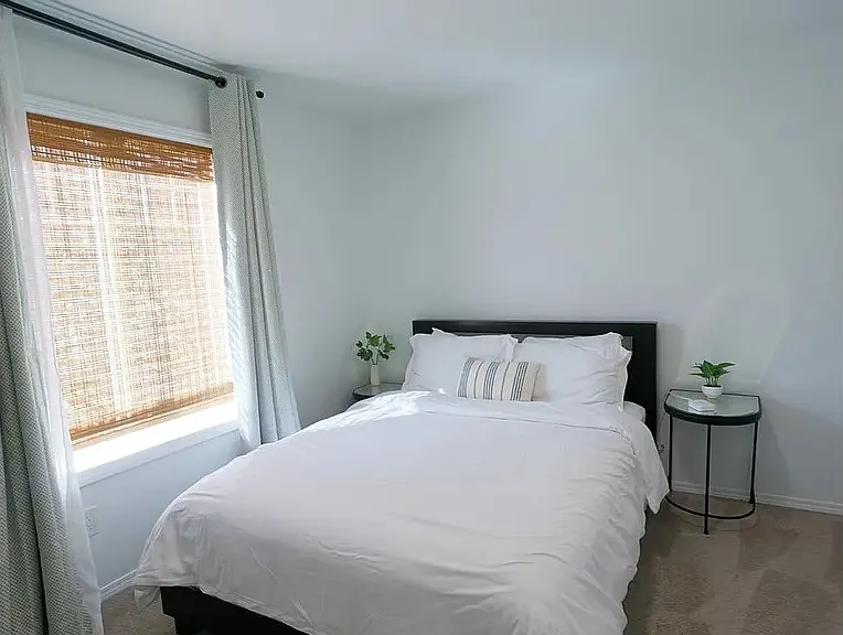 3rd bedroom, queen bed