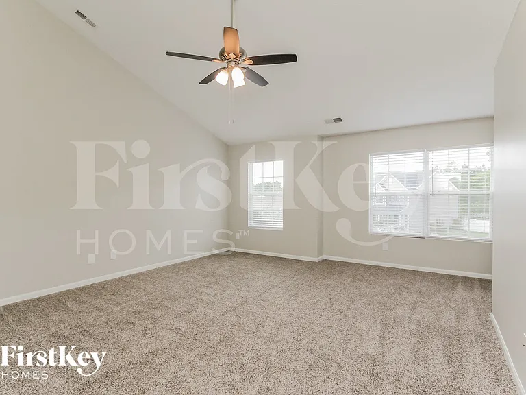 13704 Stringfellow Ln — Photo 8