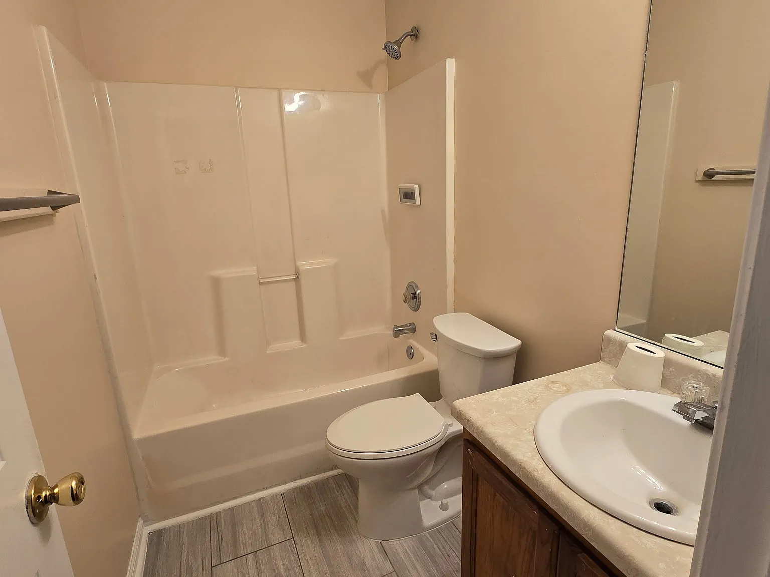 3 bed, 1281 sqft, $2,085 — Photo 2