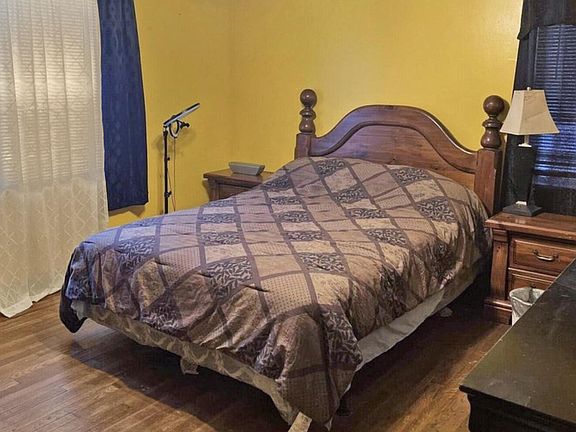 4th image of 936 W 6th St