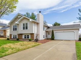 4 Sundowner Ct, Saint Charles, MO