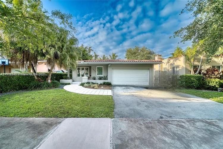 1st image of 1412 Medina Ave