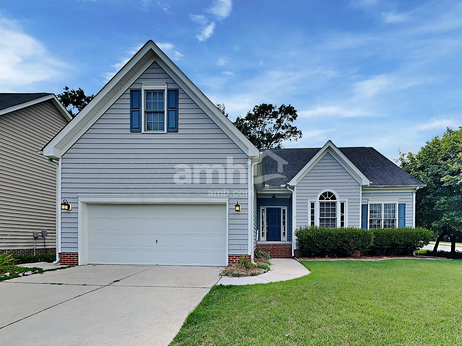 4 bed, 2.5 bath, 2500 sqft, $2,560 — Photo 1