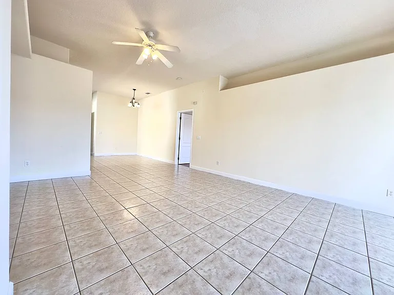 565 Limerick Dr — Photo 12