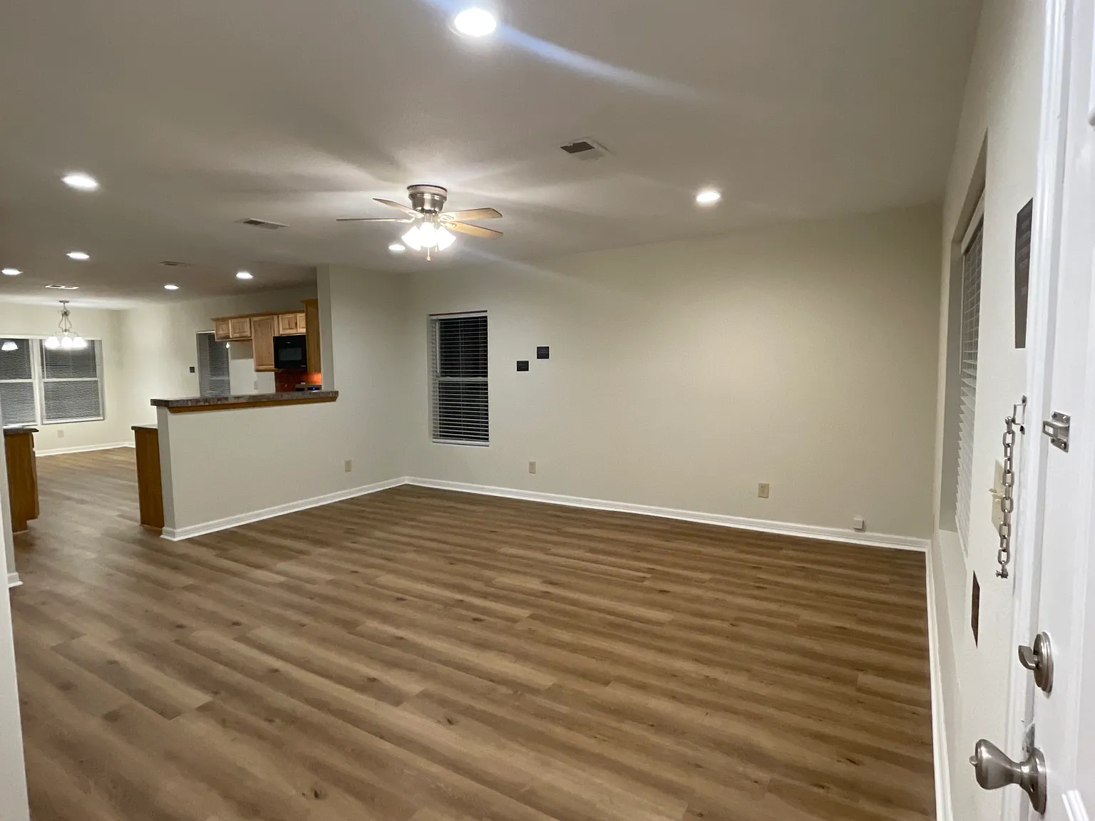 3 bed, 1302 sqft, $1,900 — Photo 4