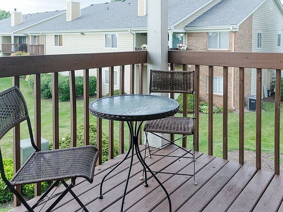 4th image of 148 Mallard Glen Dr APT 2