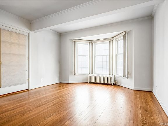 4th image of 124 Greystone Road