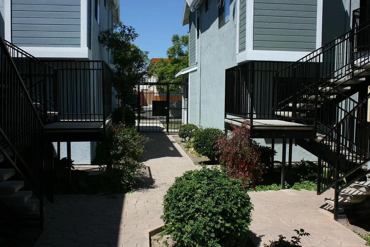 Gated Courtyard - 4355 McClintock St #5