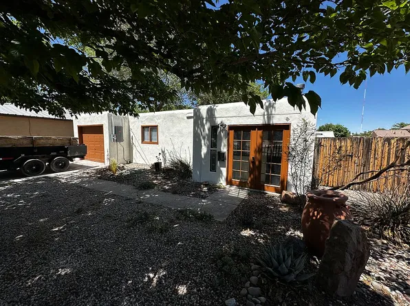 2701 Mountain Rd NW, Albuquerque, NM 87104