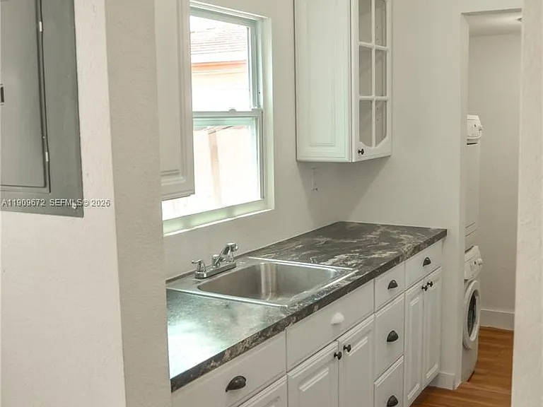 707 N J St — Photo 30
