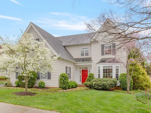 726 Russet Rd, Crozet, VA 22932