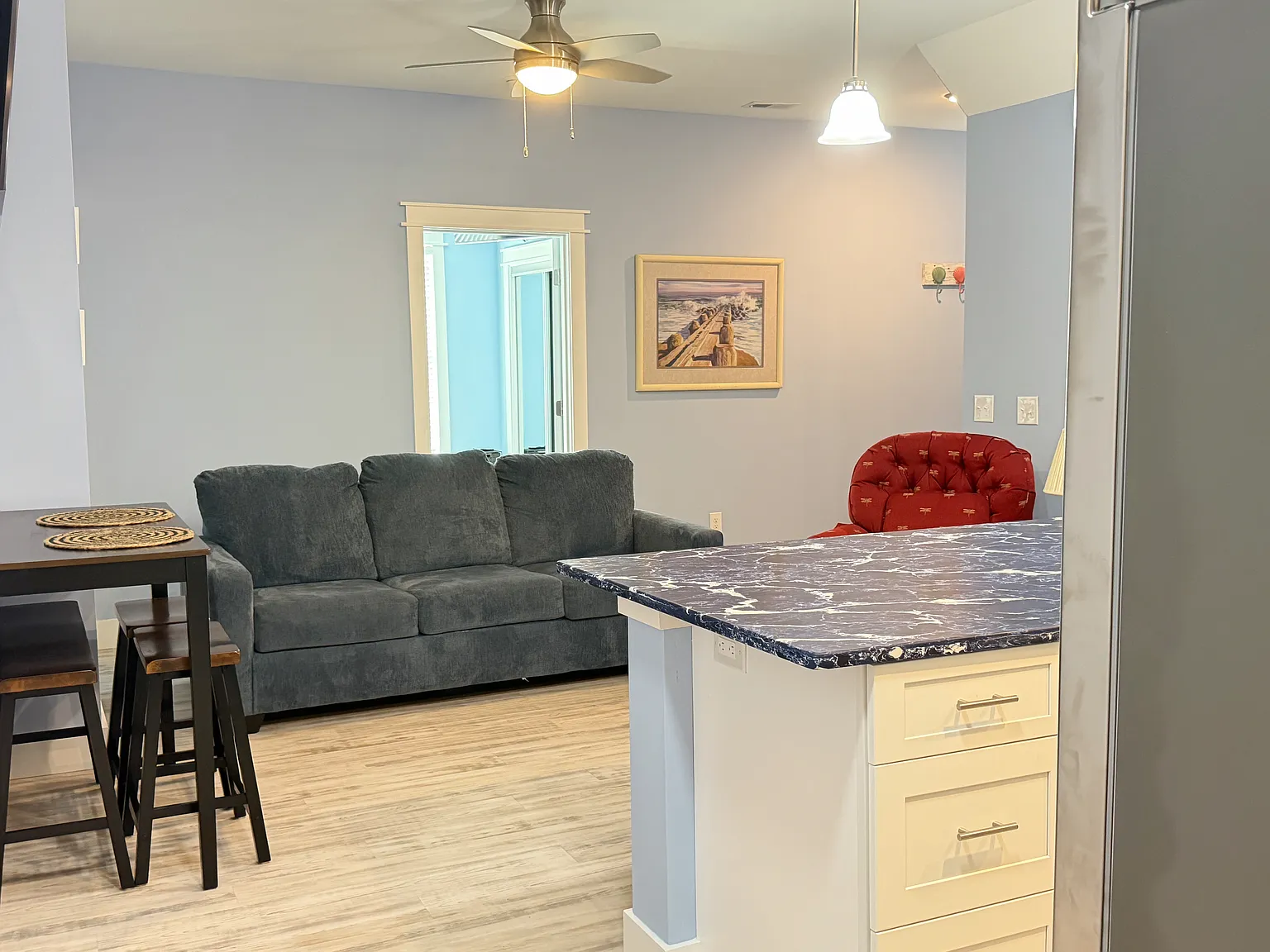 3 bed, 1200 sqft, $2,200 — Photo 4