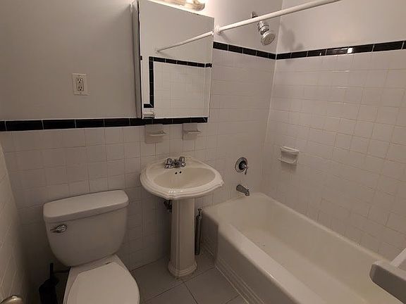 3rd image of 340 E 49th St APT 4B