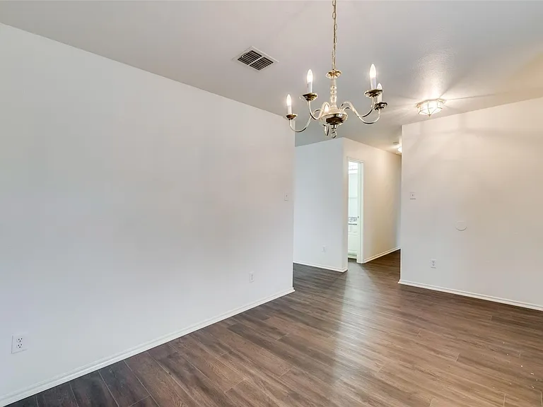 2946 Midbury Dr — Photo 5