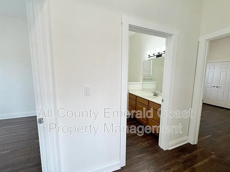 722 Kelly St — Photo 50
