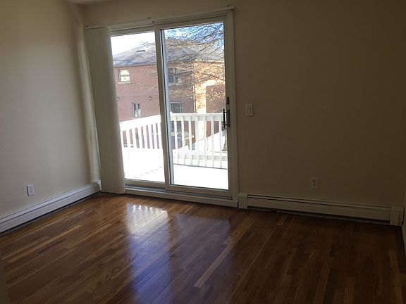 3rd image of 33 Tremont Ave