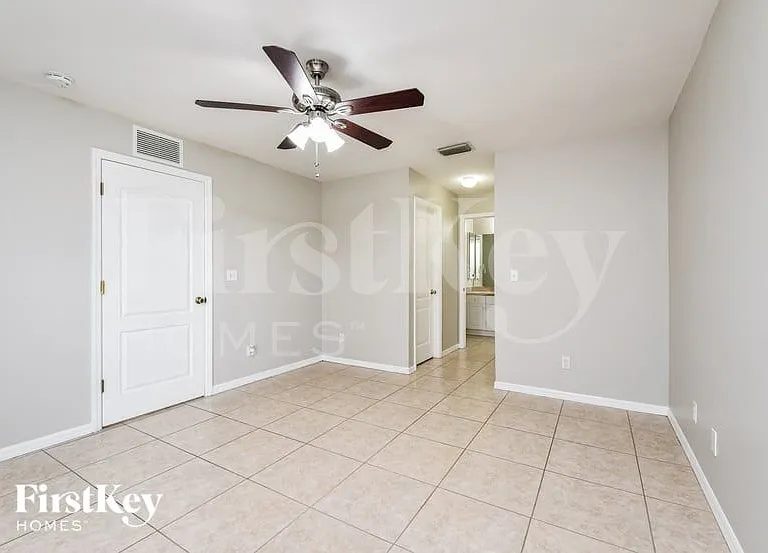 1211 NW 12th Pl — Photo 8
