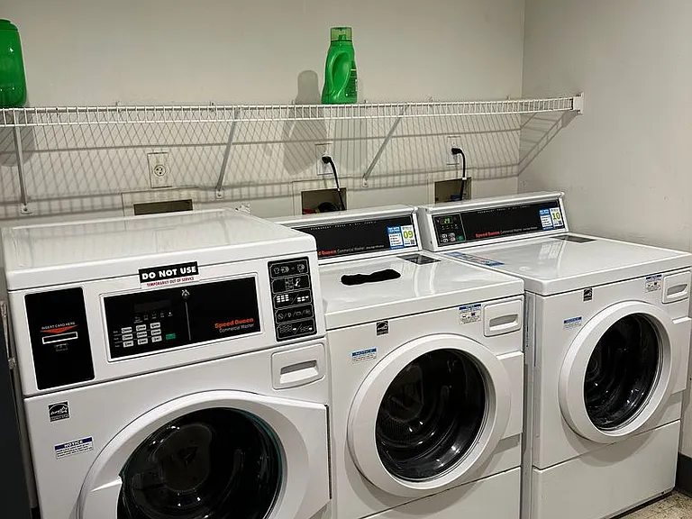 50 E Berkeley St #202 — Photo 9
