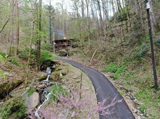 750 Waterfall View Ln, Sevierville, TN 37876