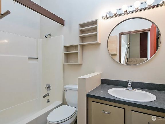 4th image of 4745 Ravenna Avenue NE