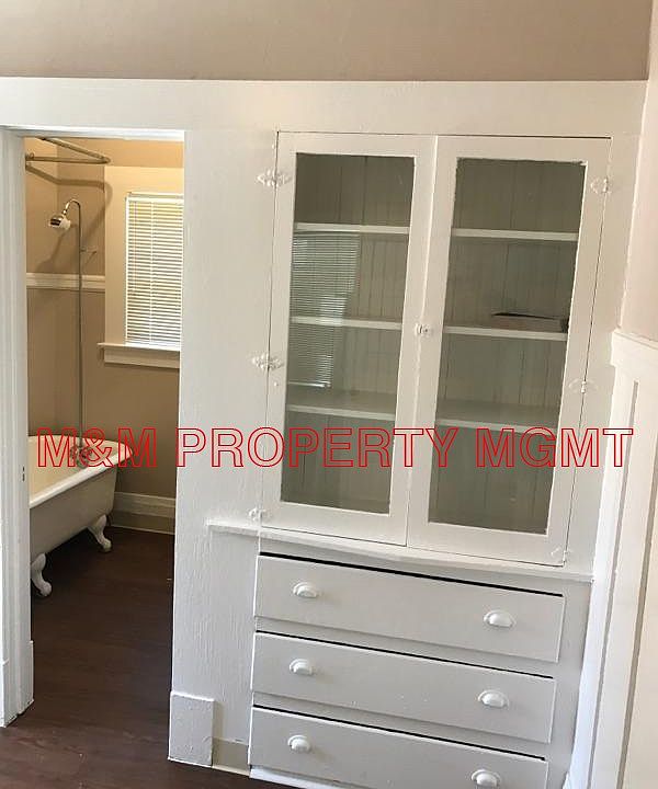 2108 I St Craftsman Touches