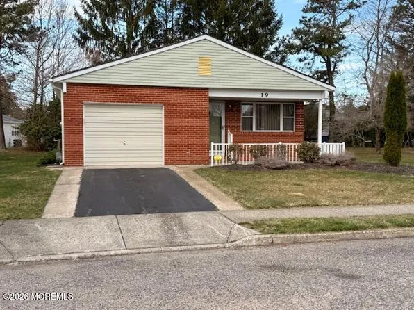 19 Lyford Ct, Toms River, NJ 08757