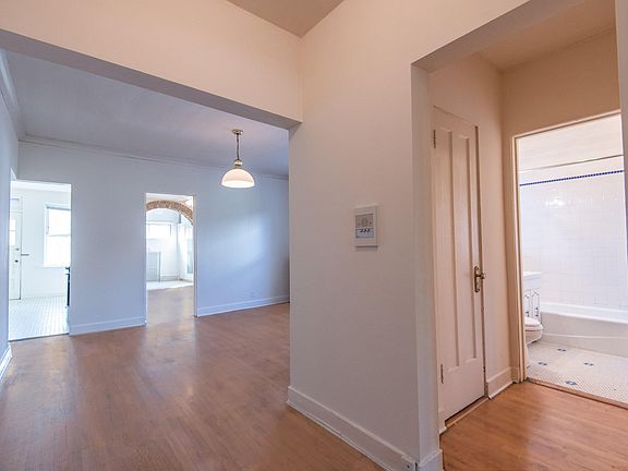 3rd image of 2252 N Burling St #3