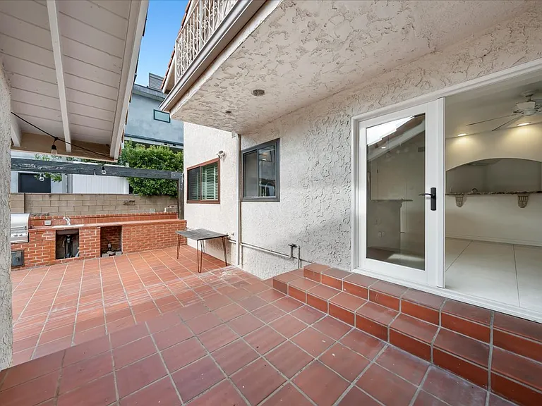 2222 Pier Ave — Photo 23