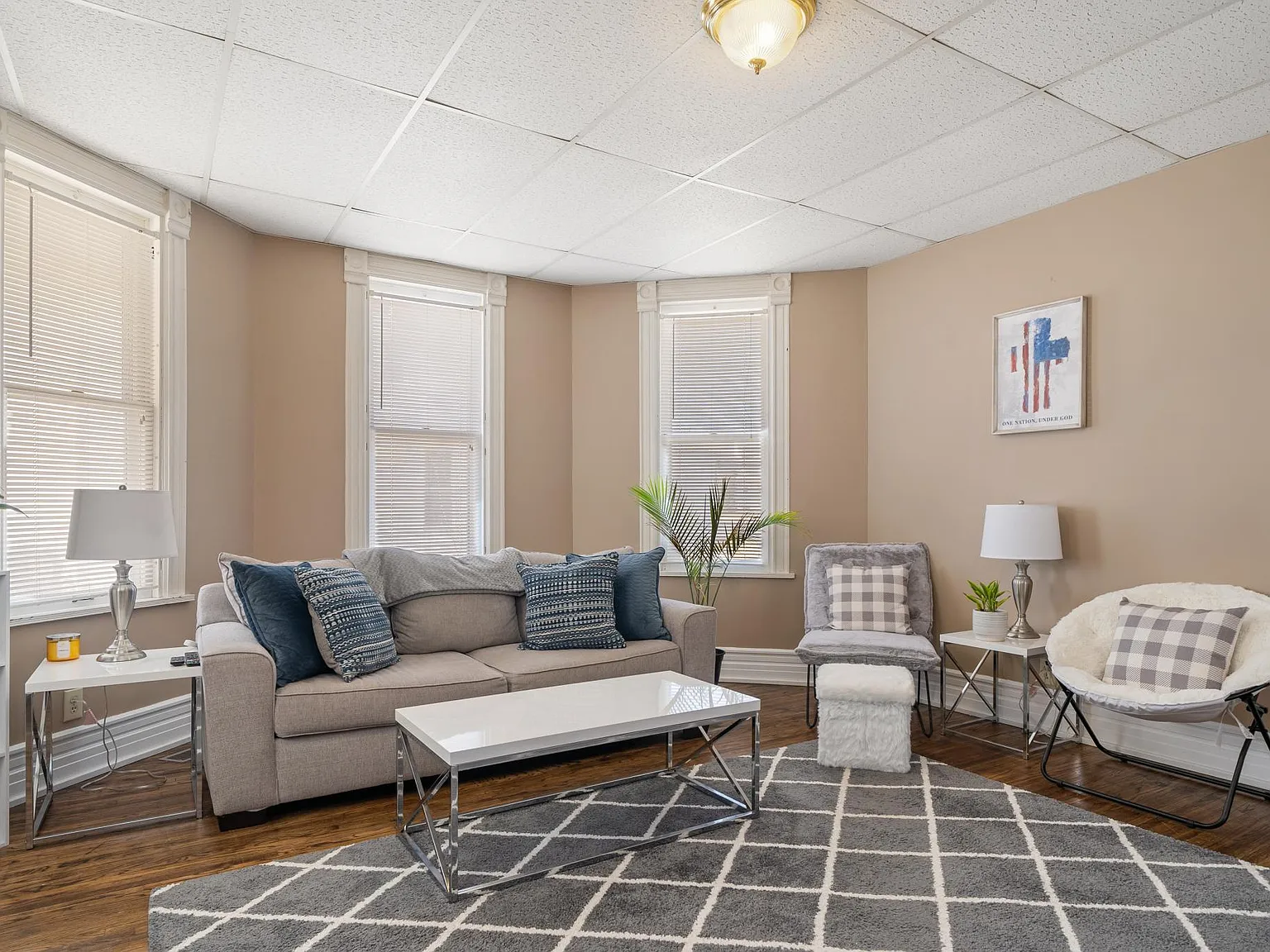 327 E Bryan St — Photo 1