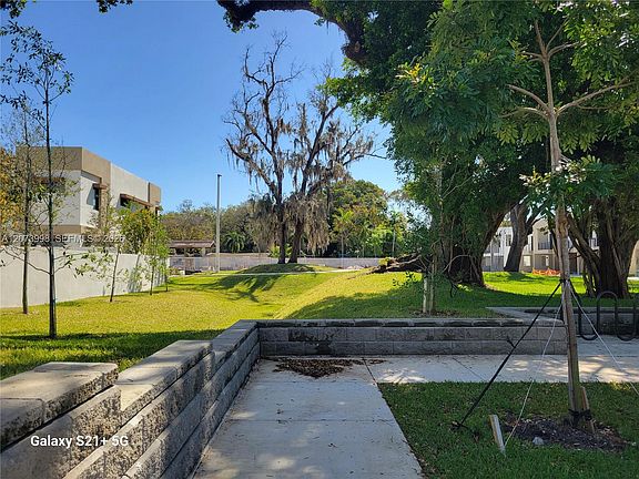 2nd image of 4117 N Oak Pl