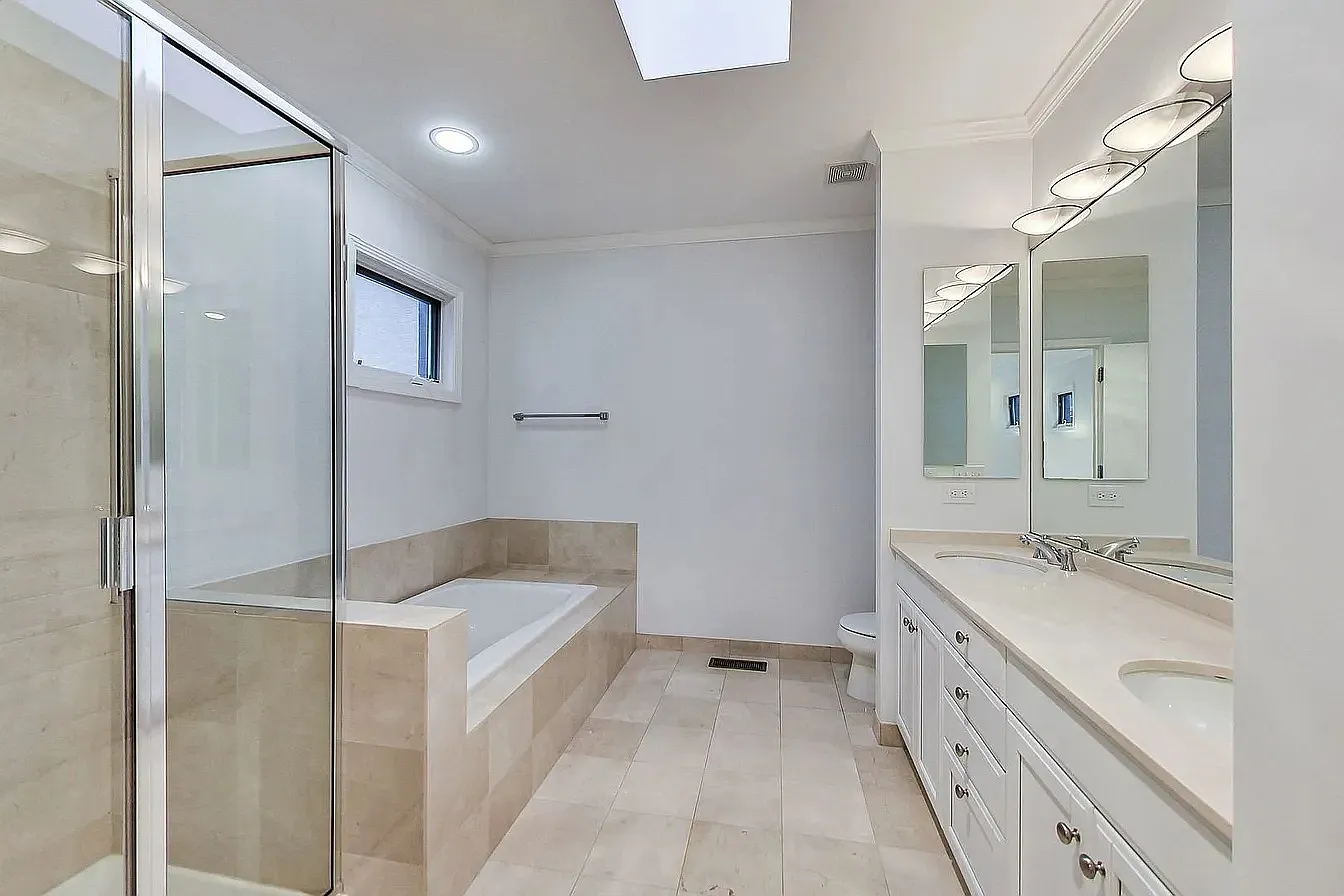 4 bed, 3300 sqft, $6,000 — Photo 4