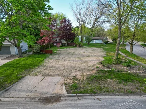 3207 Lawndale Dr, Midland, MI 48642